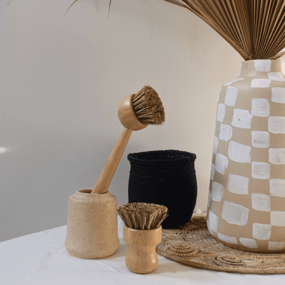 Eco-Friendly Bamboo Dishwashing Brush with Handle - Palm Fiber Bristles