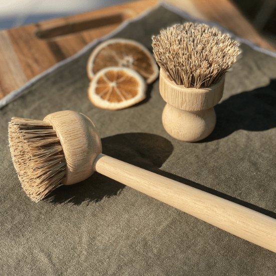 Eco-Friendly Bamboo Dishwashing Brush with Handle - Palm Fiber Bristles